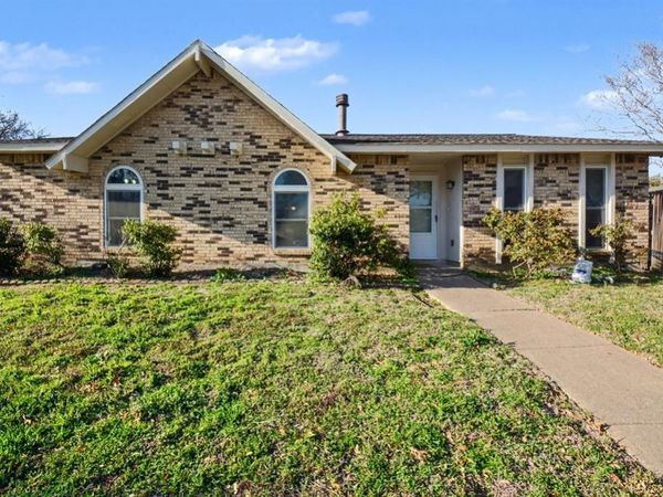 750 Greenhill Lane , Grand Prairie, TX 75052