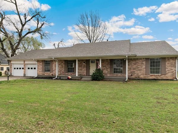 214 Center Street , Whitesboro, TX 76273