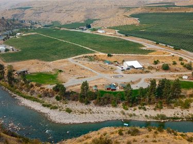 385 Highway 153 , Pateros, WA 98846