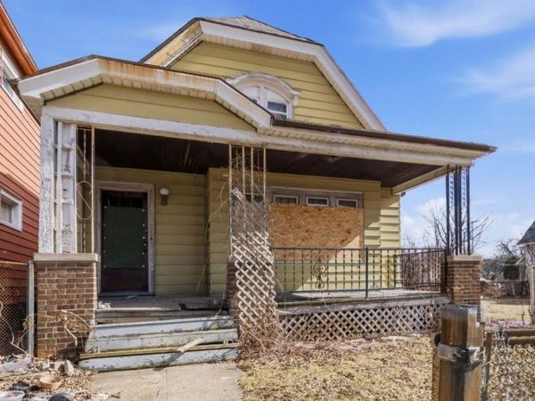 3290 N 10th STREET, Milwaukee, WI 53206