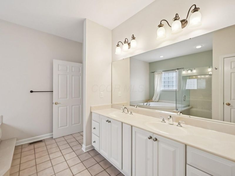 9978 Lavenham Circle W, Powell, OH 43065 Photo 16