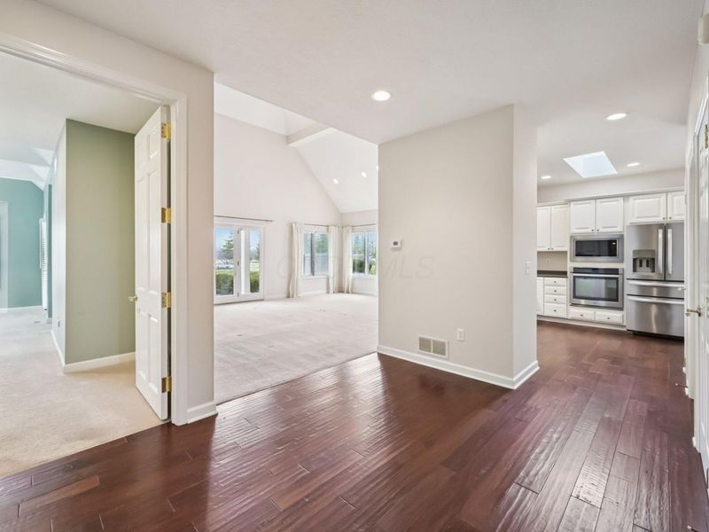 9978 Lavenham Circle W, Powell, OH 43065 Photo 2