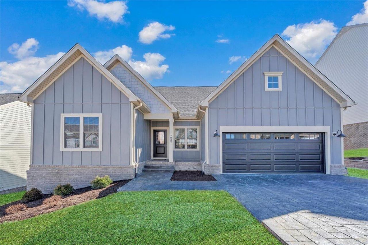 7039 Parkway View Trl, Roanoke, VA 24018 Main Photo