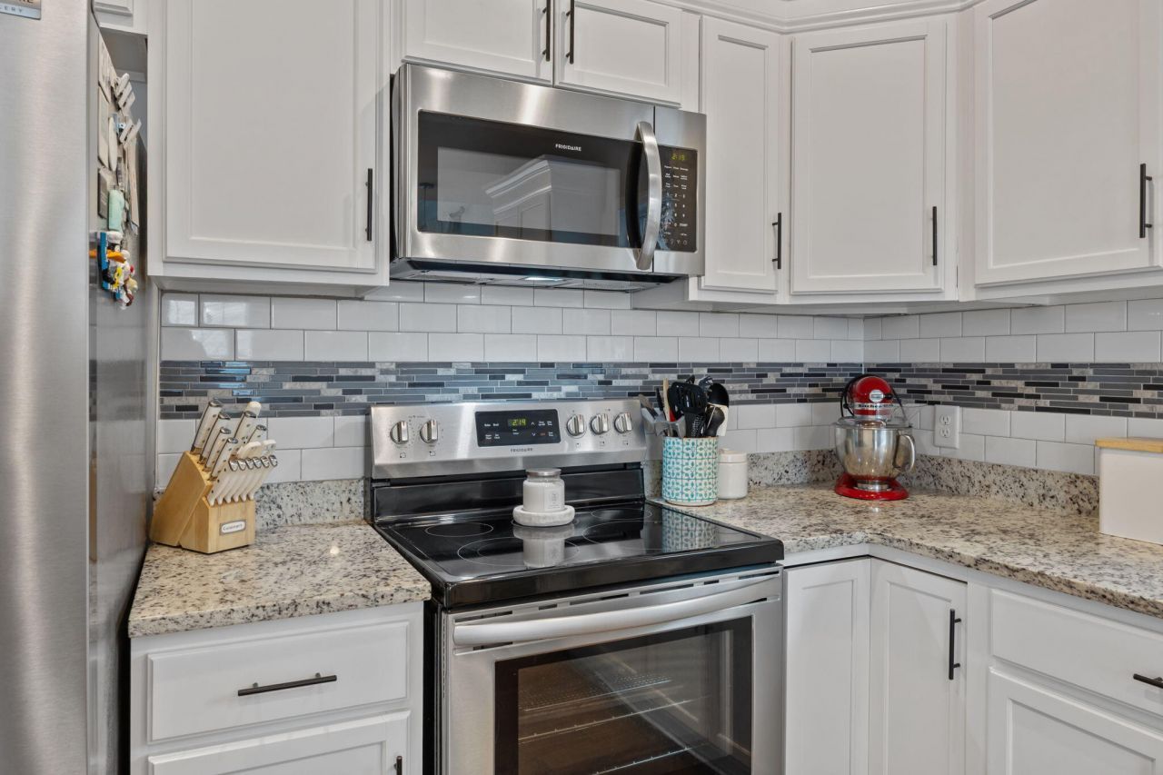 8704 Jenny Lind Street Photo 6