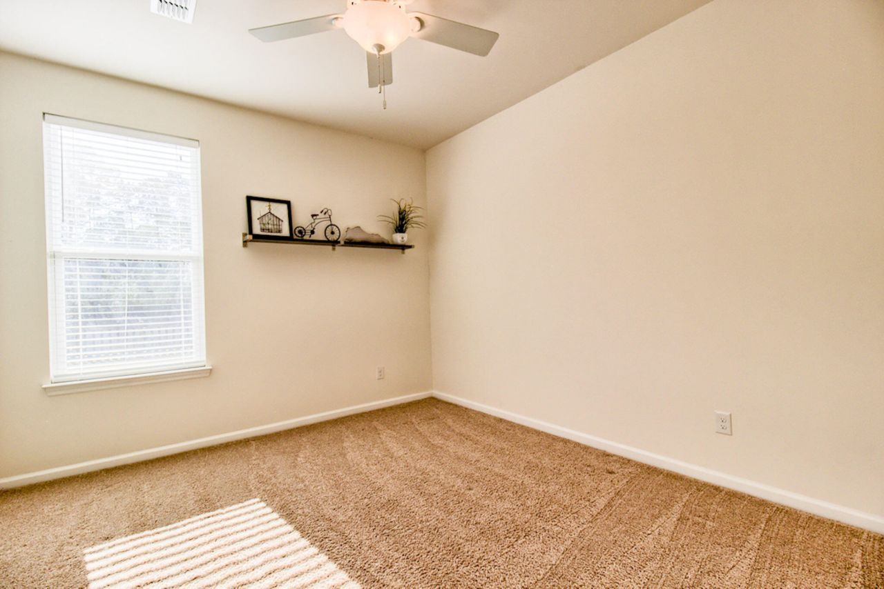 405 Huckleberry Court Photo 18