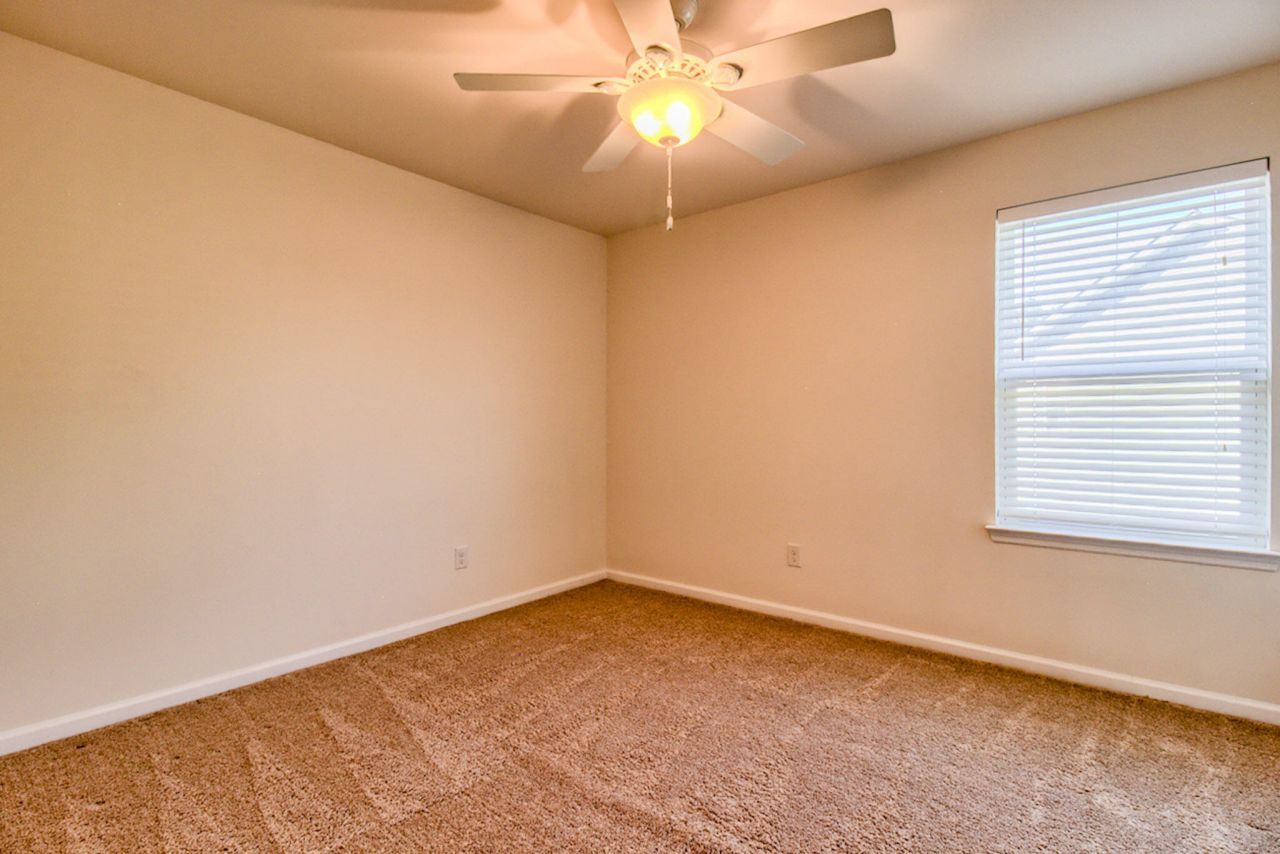 405 Huckleberry Court Photo 32