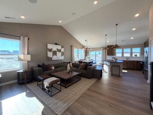 1664 Lund Way, Shakopee, MN 55379