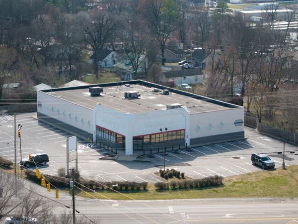 210 E McMurry Blvd , Hartsville, TN 37074