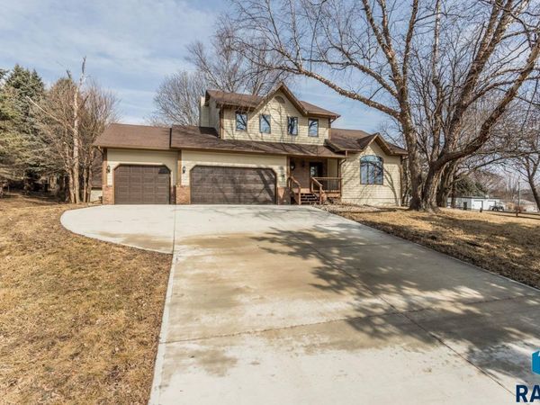 7604 E Palomino Rd, Sioux Falls, SD 57110