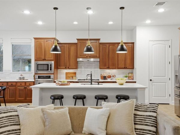 105 Edinburgh Isle CT, Lakeway, TX 78738
