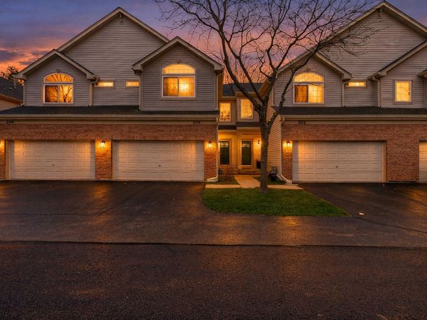 204 SOUTHWICKE Drive , Streamwood, IL 60107