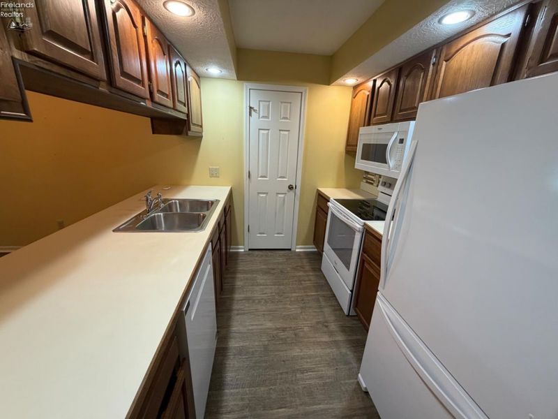 104 Leisure Lane, Norwalk, OH 44857 Photo 3