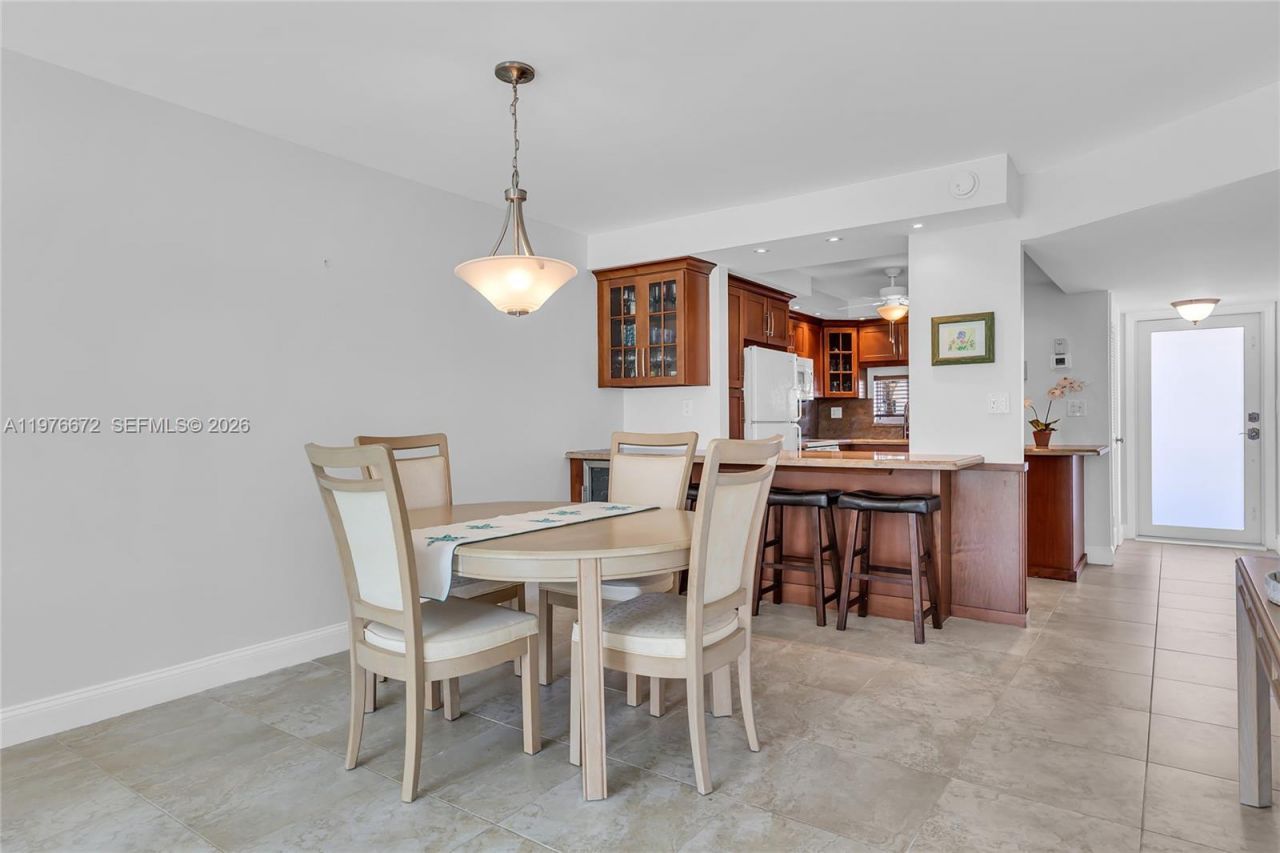 9320 S Hollybrook Lake Dr , Unit 108, Pembroke Pines, FL 33025 Photo