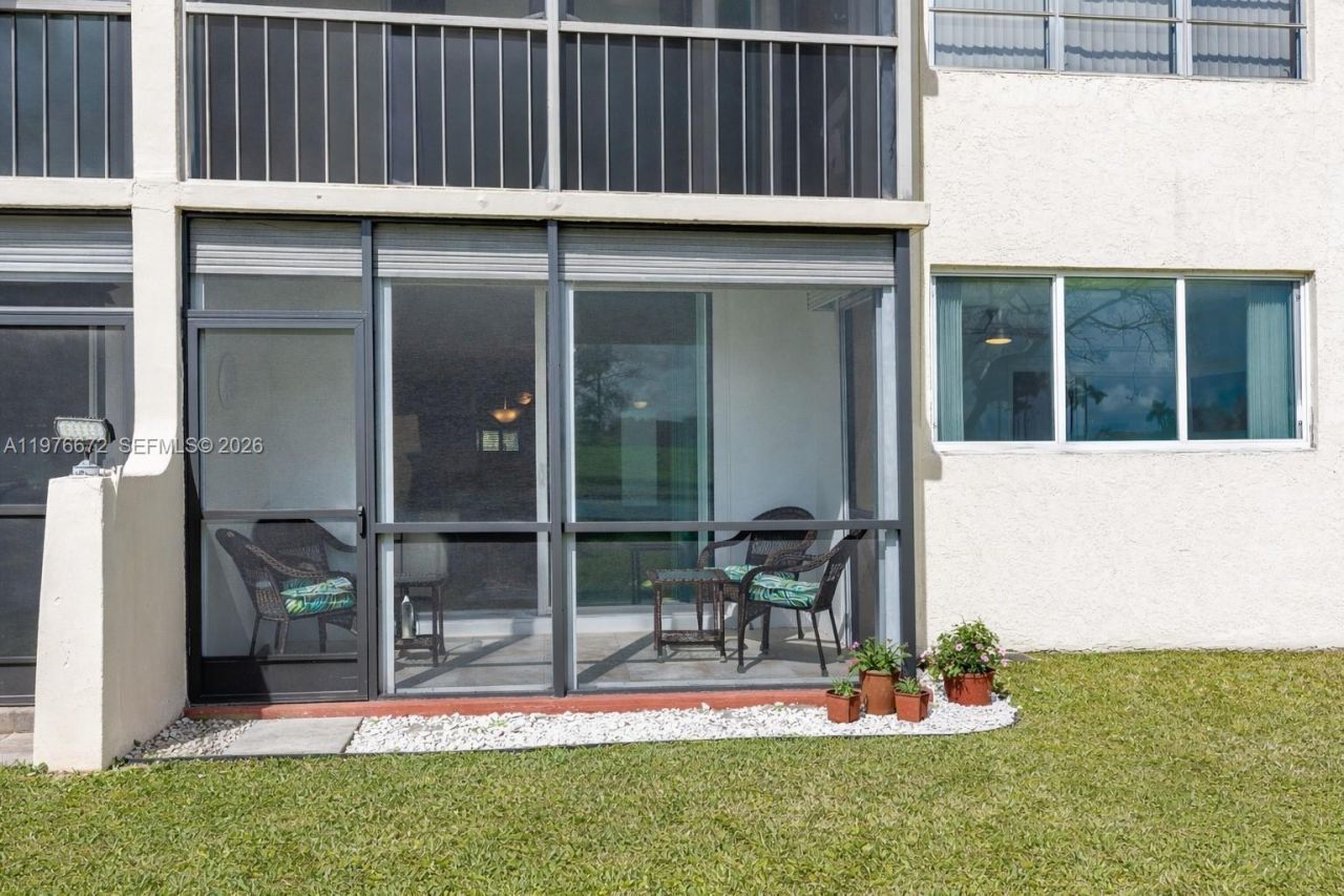 9320 S Hollybrook Lake Dr , Unit 108, Pembroke Pines, FL 33025 Photo