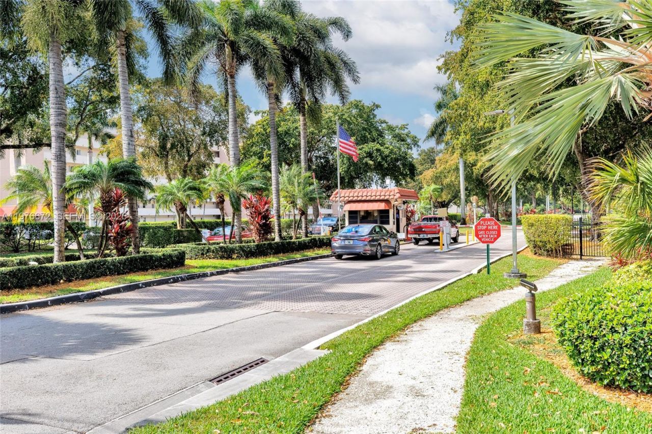 9320 S Hollybrook Lake Dr , Unit 108, Pembroke Pines, FL 33025 Photo