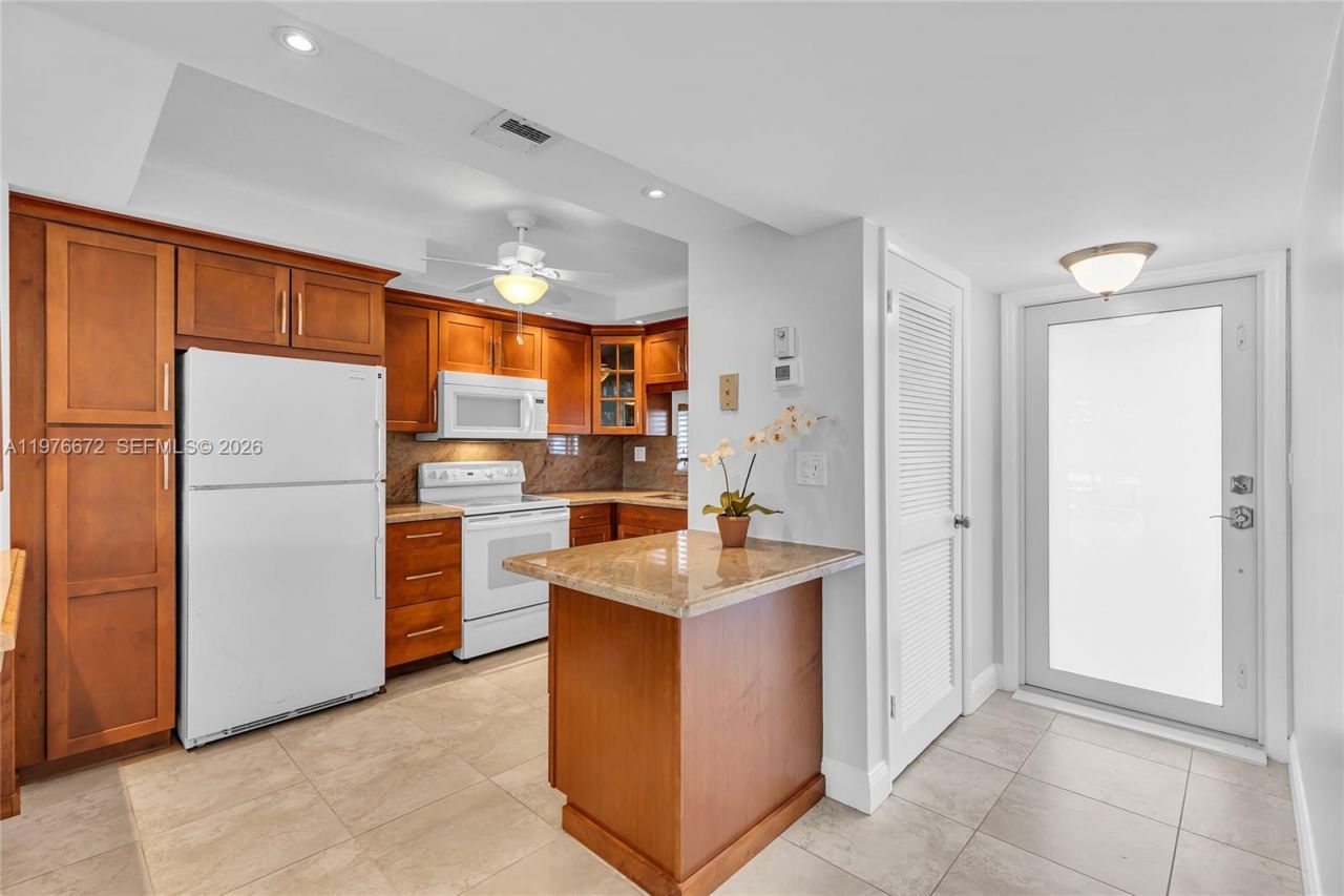 9320 S Hollybrook Lake Dr , Unit 108, Pembroke Pines, FL 33025 Photo