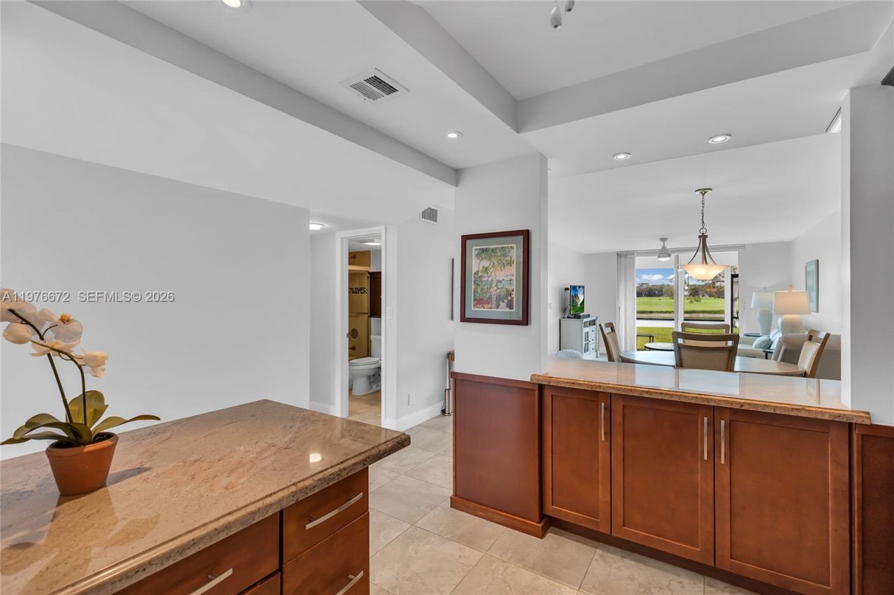 9320 S Hollybrook Lake Dr , Unit 108, Pembroke Pines, FL 33025 Photo