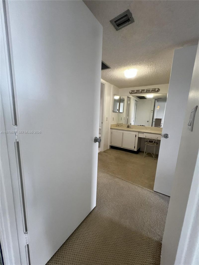 3701 N Country Club Dr , Unit 201, Aventura, FL 33180 Photo