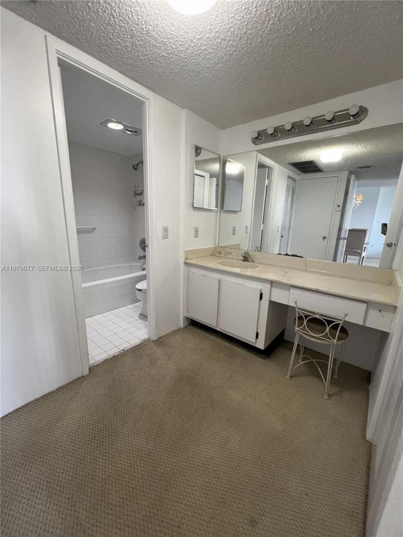 3701 N Country Club Dr , Unit 201, Aventura, FL 33180 Photo