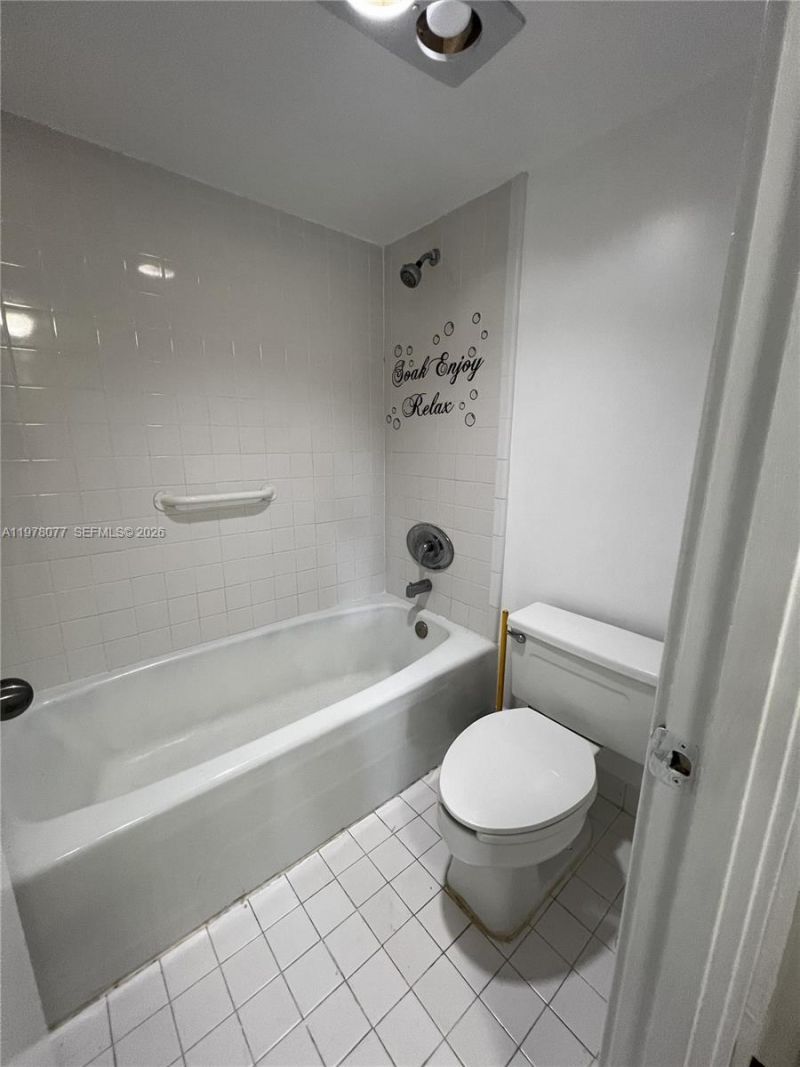 3701 N Country Club Dr, Unit 201, Aventura, FL 33180 Photo