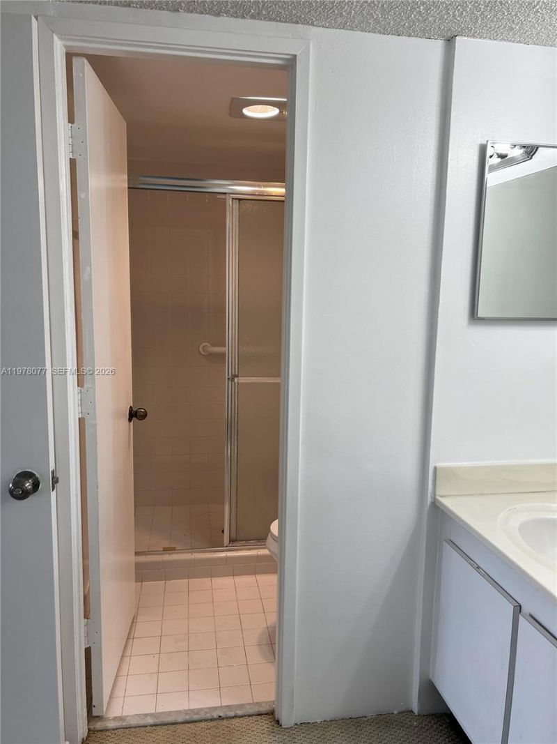 3701 N Country Club Dr , Unit 201, Aventura, FL 33180 Photo