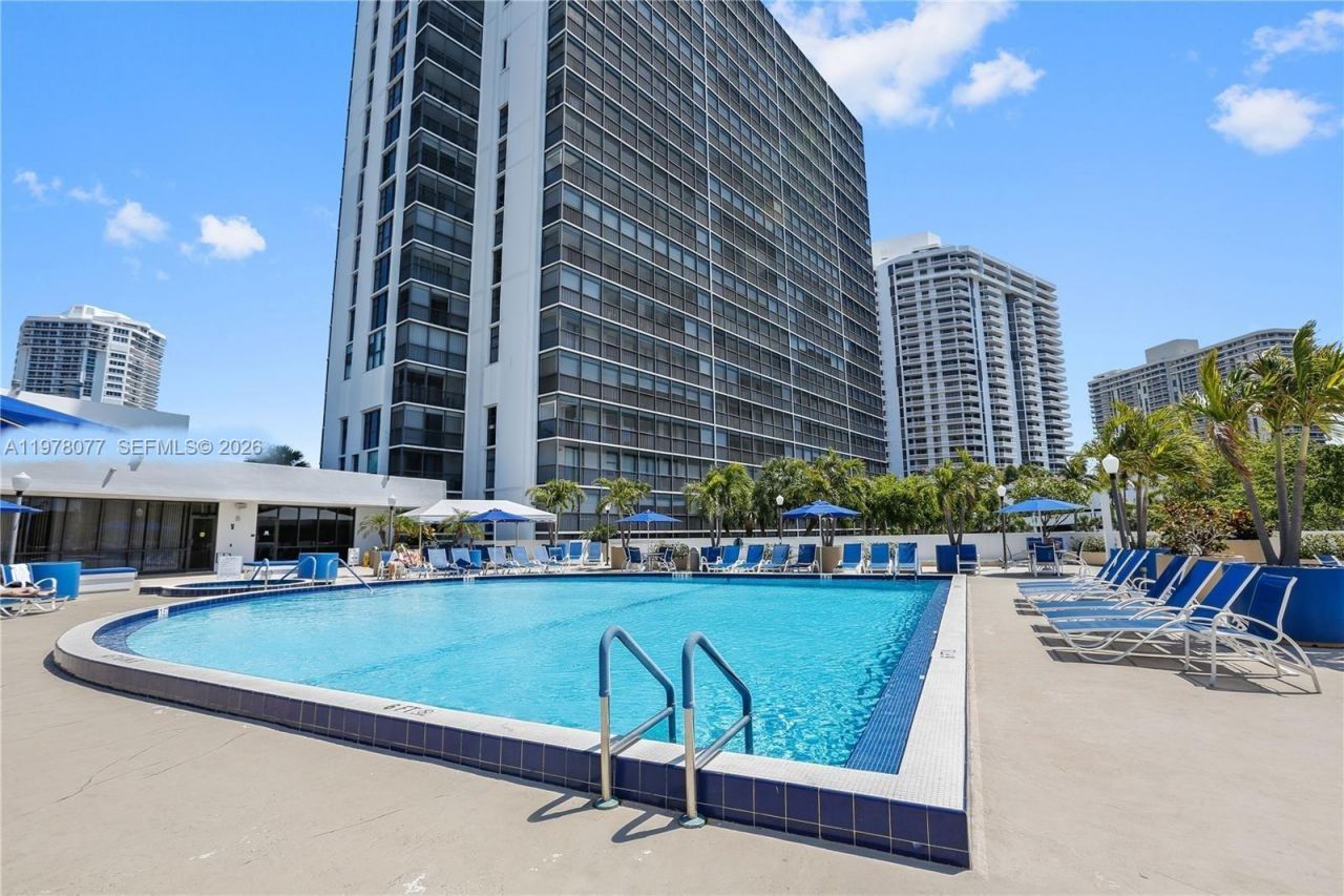 3701 N Country Club Dr, Unit 201, Aventura, FL 33180 Photo