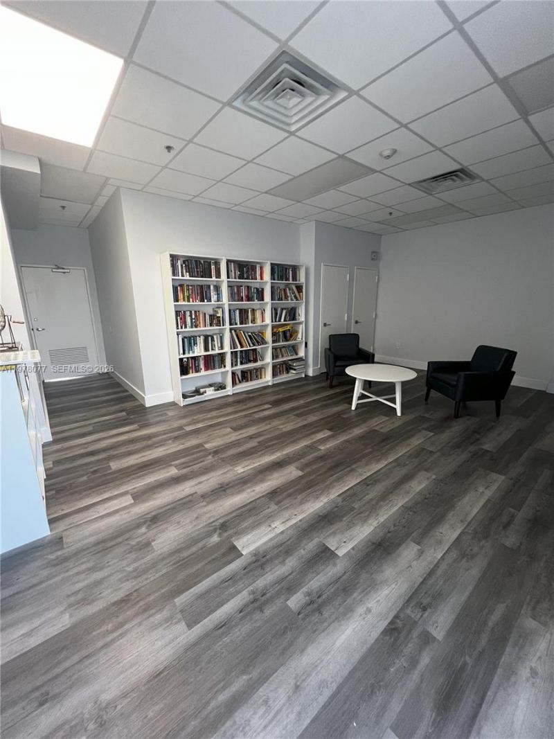 3701 N Country Club Dr , Unit 201, Aventura, FL 33180 Photo