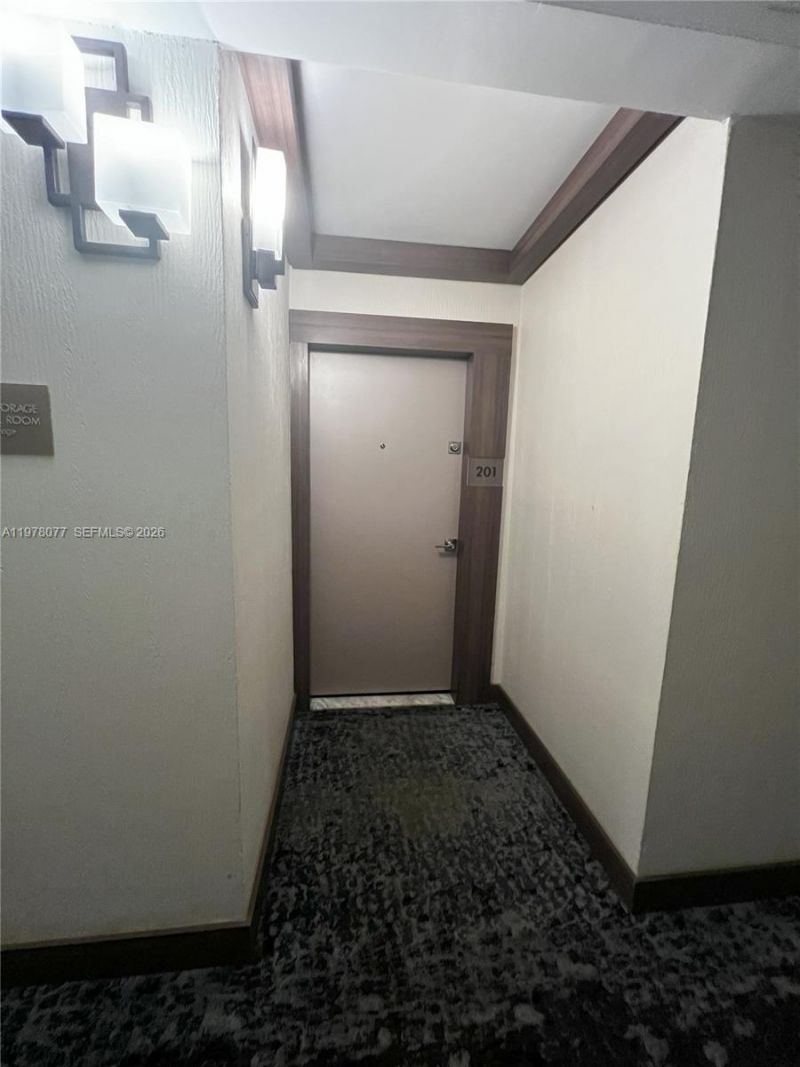 3701 N Country Club Dr , Unit 201, Aventura, FL 33180 Photo