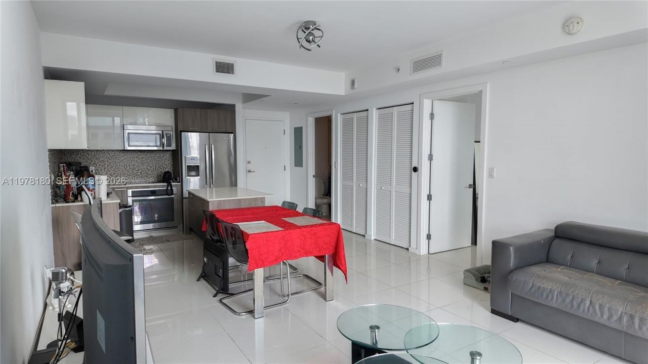 5300 Paseo Blvd , Unit 1807, Doral, FL 33166 Photo