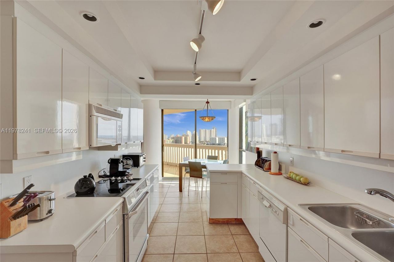 2000 Island Blvd , Unit 2802, Aventura, FL 33160 Photo