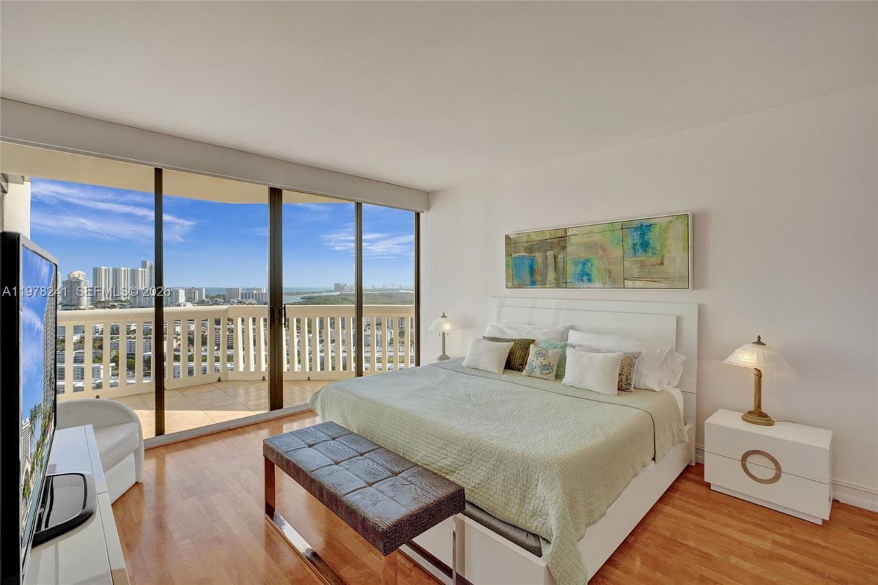 2000 Island Blvd , Unit 2802, Aventura, FL 33160 Photo