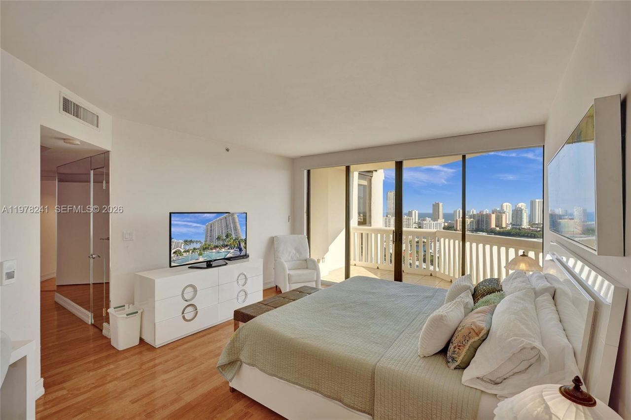 2000 Island Blvd , Unit 2802, Aventura, FL 33160 Photo