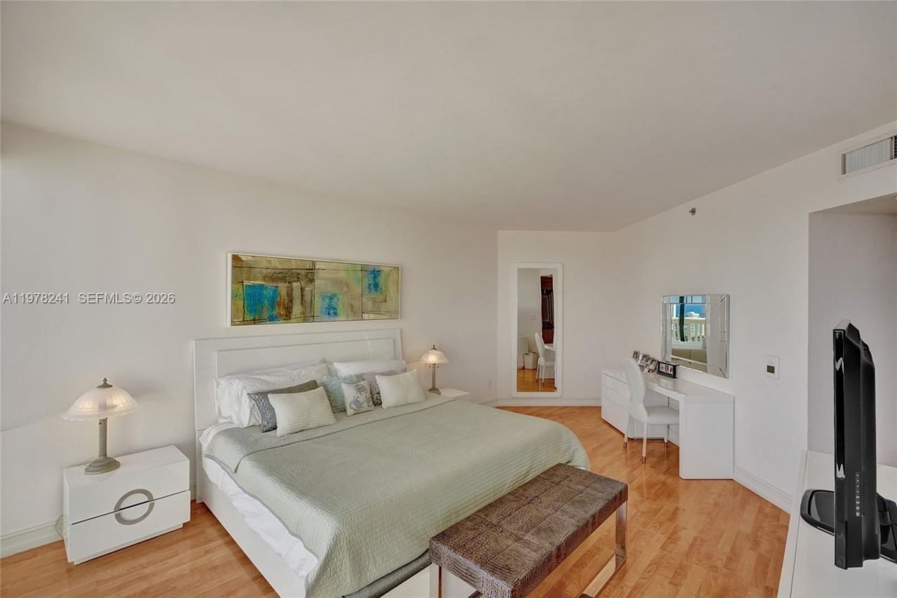 2000 Island Blvd , Unit 2802, Aventura, FL 33160 Photo