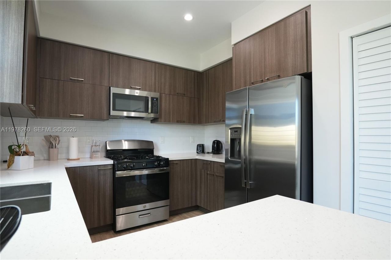 211 SE 4th St, Unit 3, Hallandale Beach, FL 33009 Photo