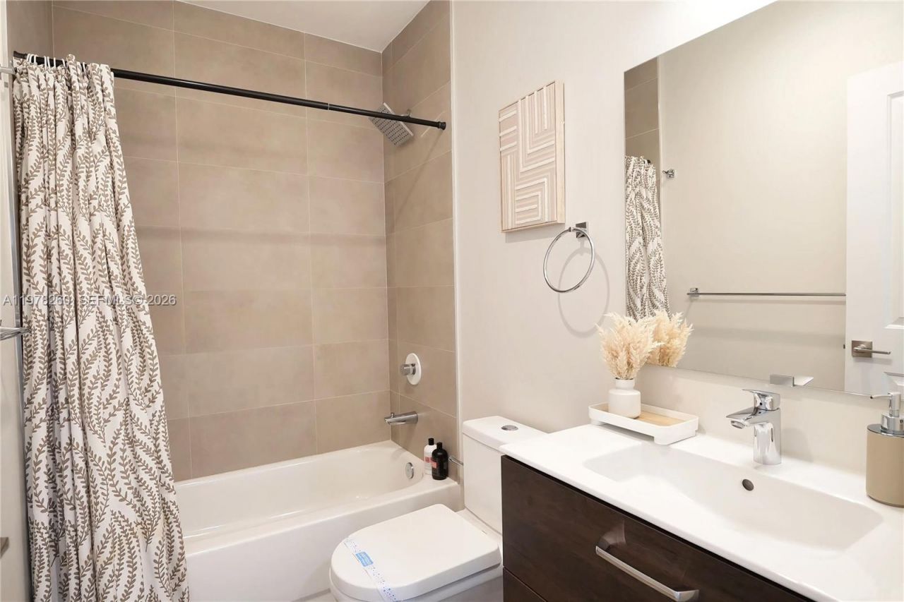 211 SE 4th St, Unit 3, Hallandale Beach, FL 33009 Photo