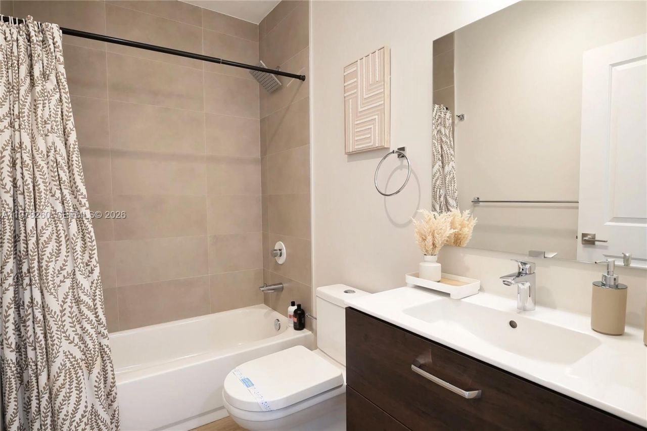 211 SE 4th St, Unit 3, Hallandale Beach, FL 33009 Photo
