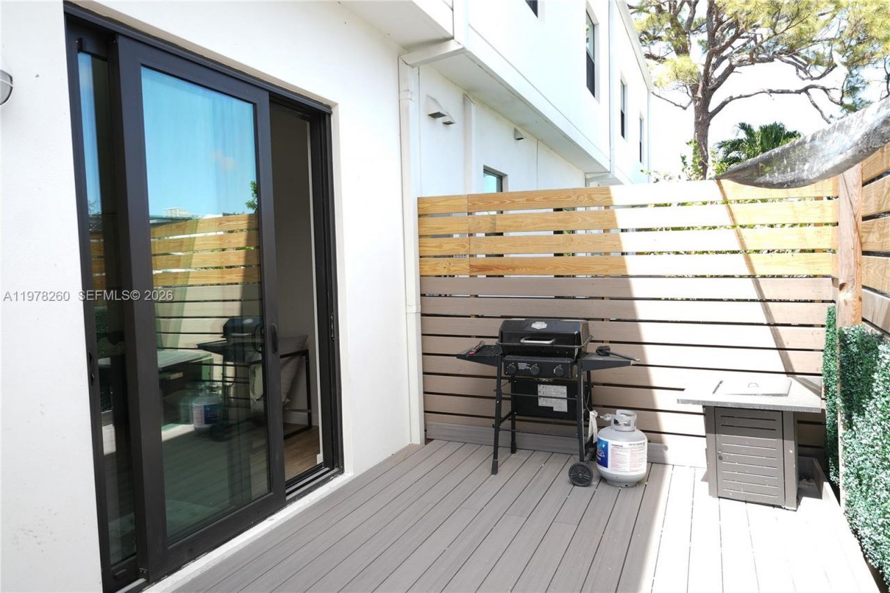 211 SE 4th St, Unit 3, Hallandale Beach, FL 33009 Photo