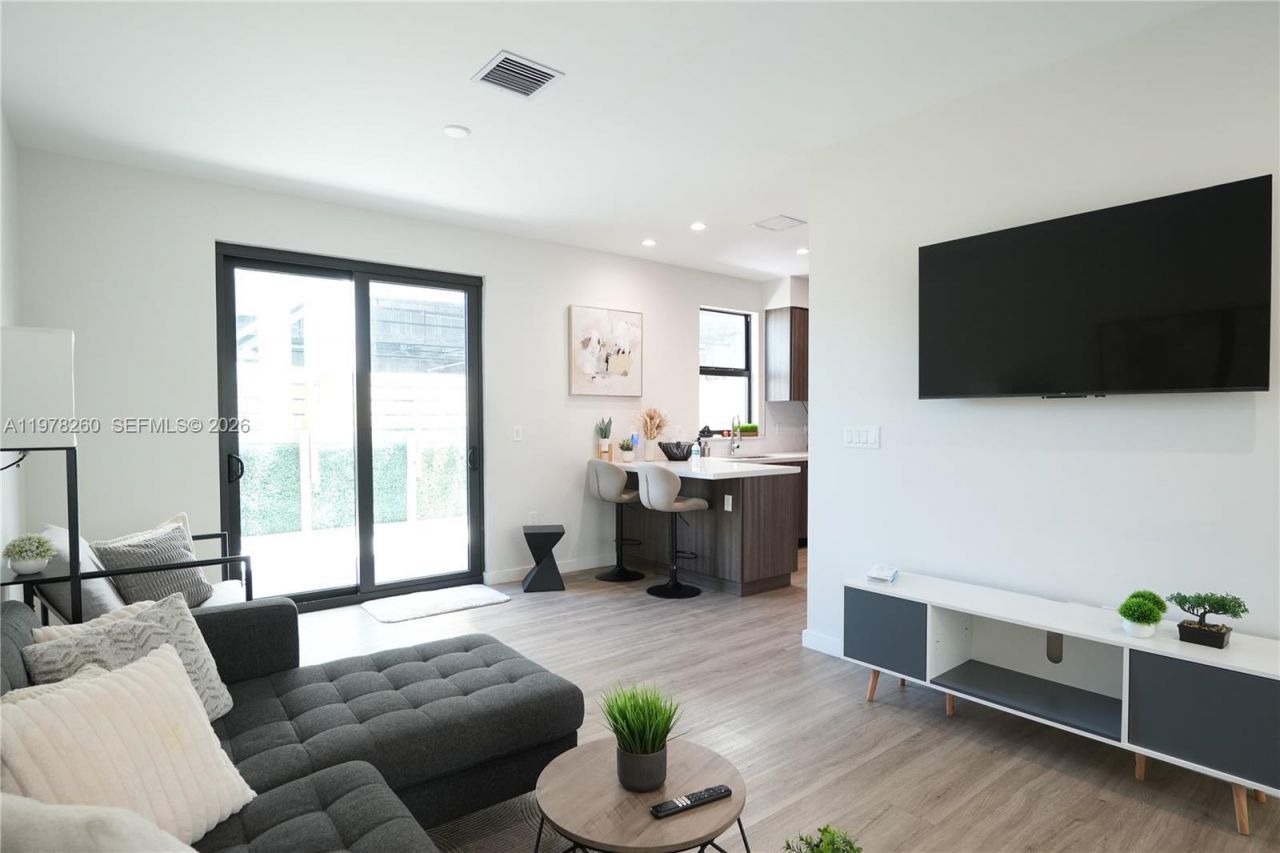 211 SE 4th St, Unit 3, Hallandale Beach, FL 33009 Photo