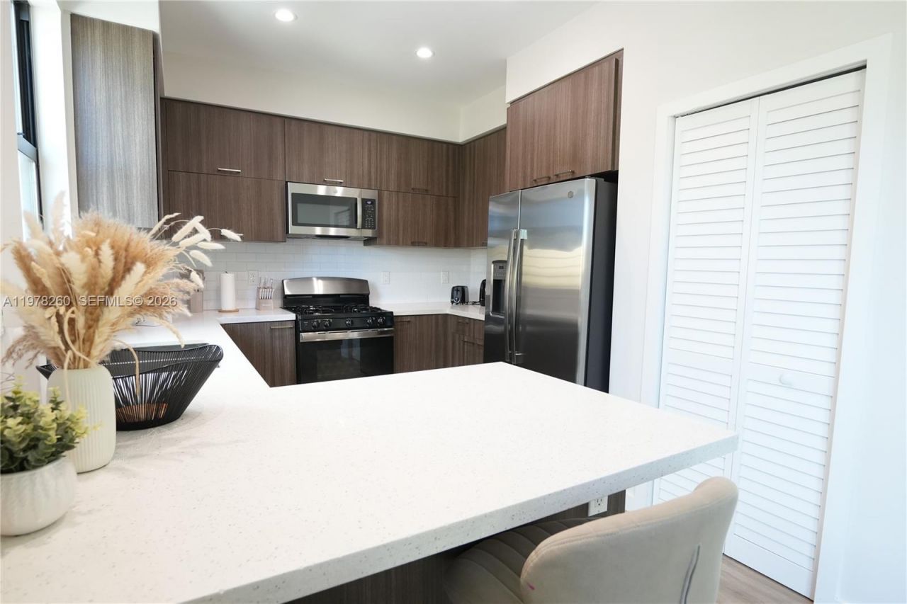 211 SE 4th St, Unit 3, Hallandale Beach, FL 33009 Photo