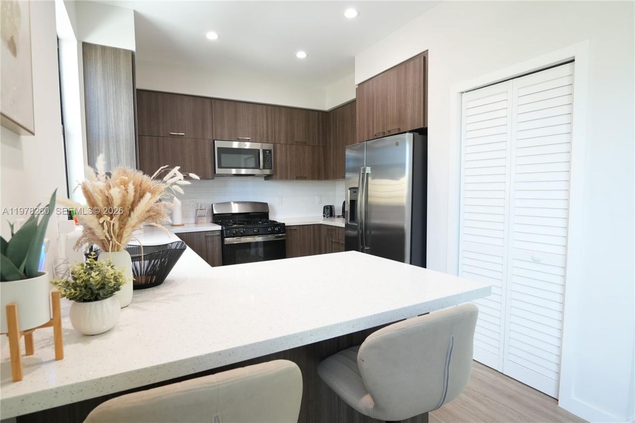 211 SE 4th St, Unit 3, Hallandale Beach, FL 33009 Photo