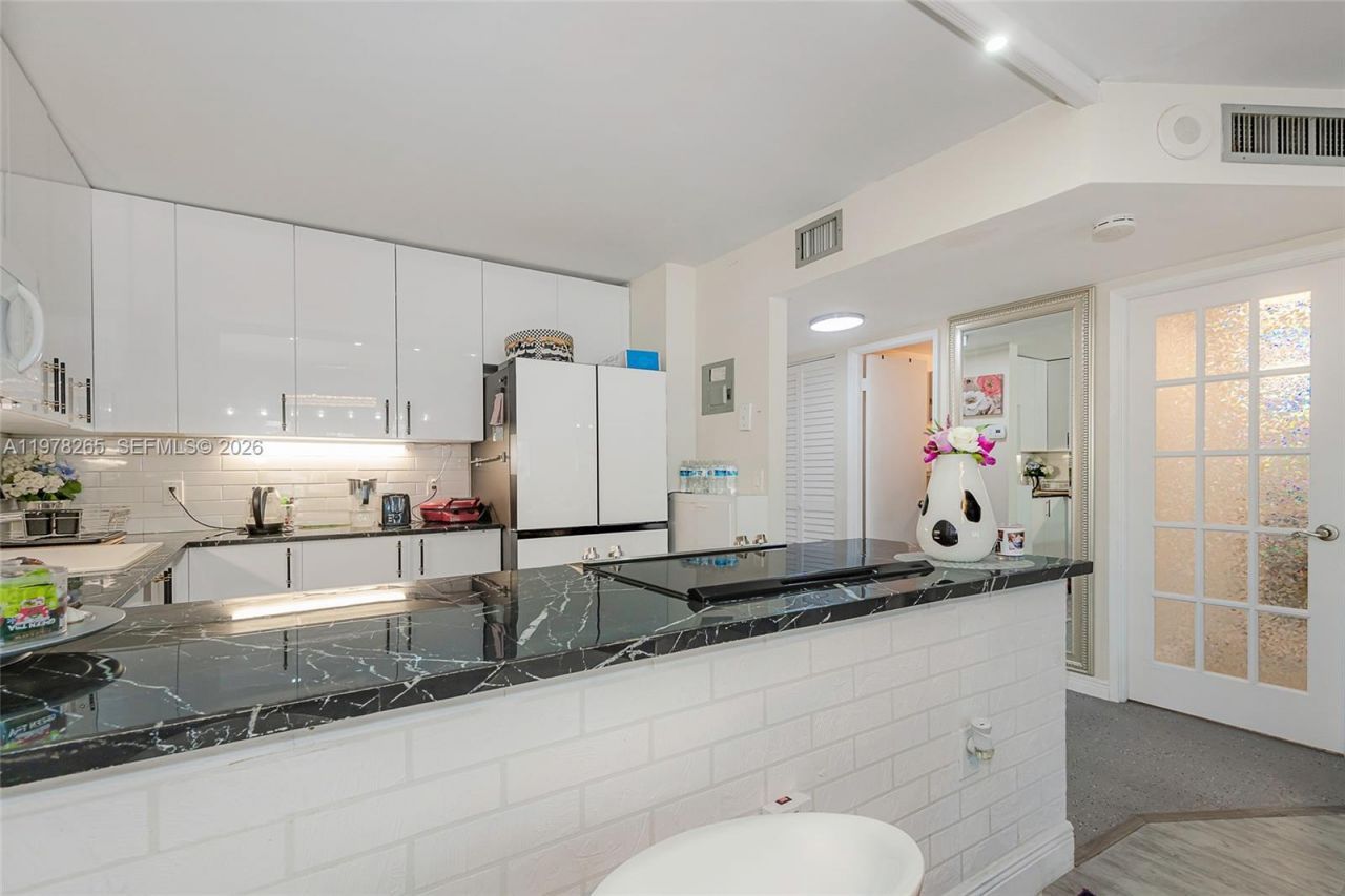 2801 NE 183rd St, Unit 1108W, Aventura, FL 33160 Photo