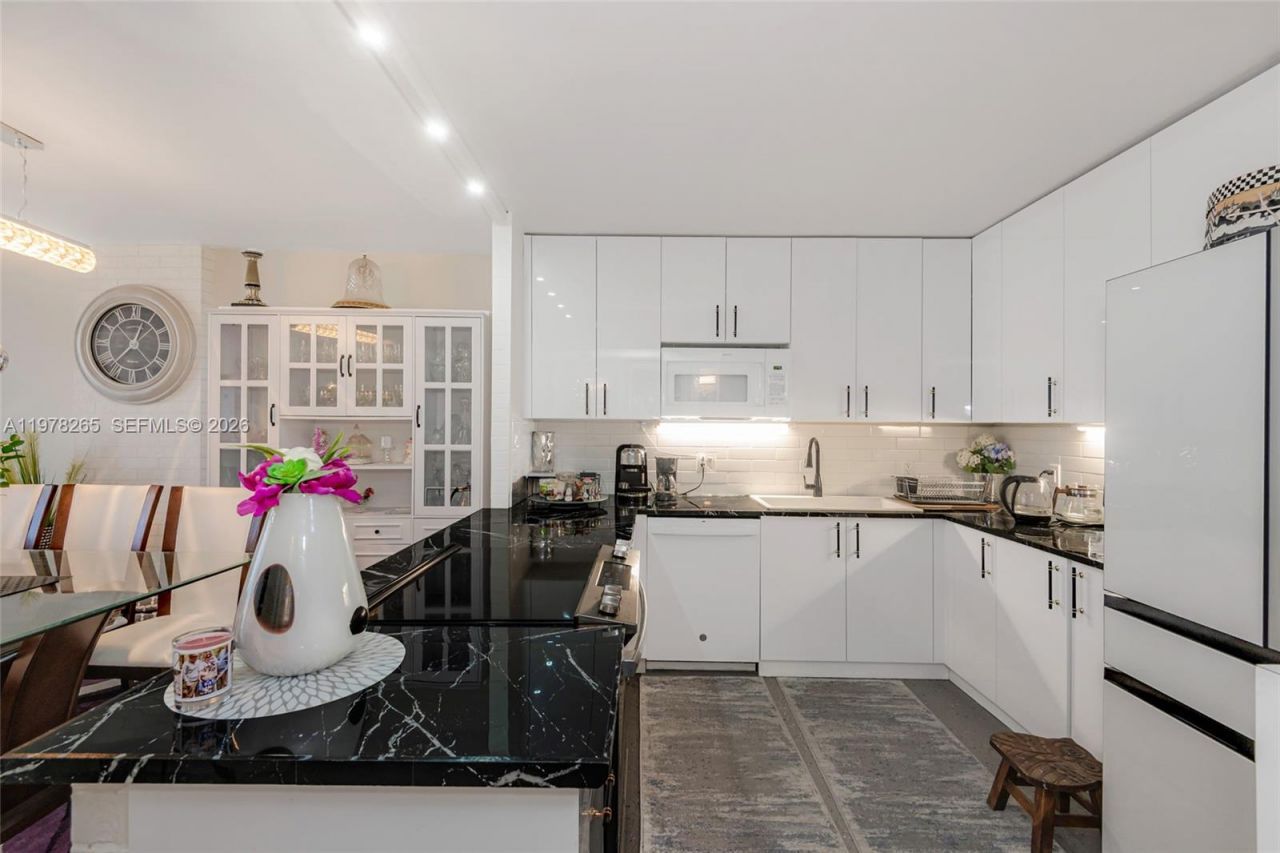 2801 NE 183rd St, Unit 1108W, Aventura, FL 33160 Photo