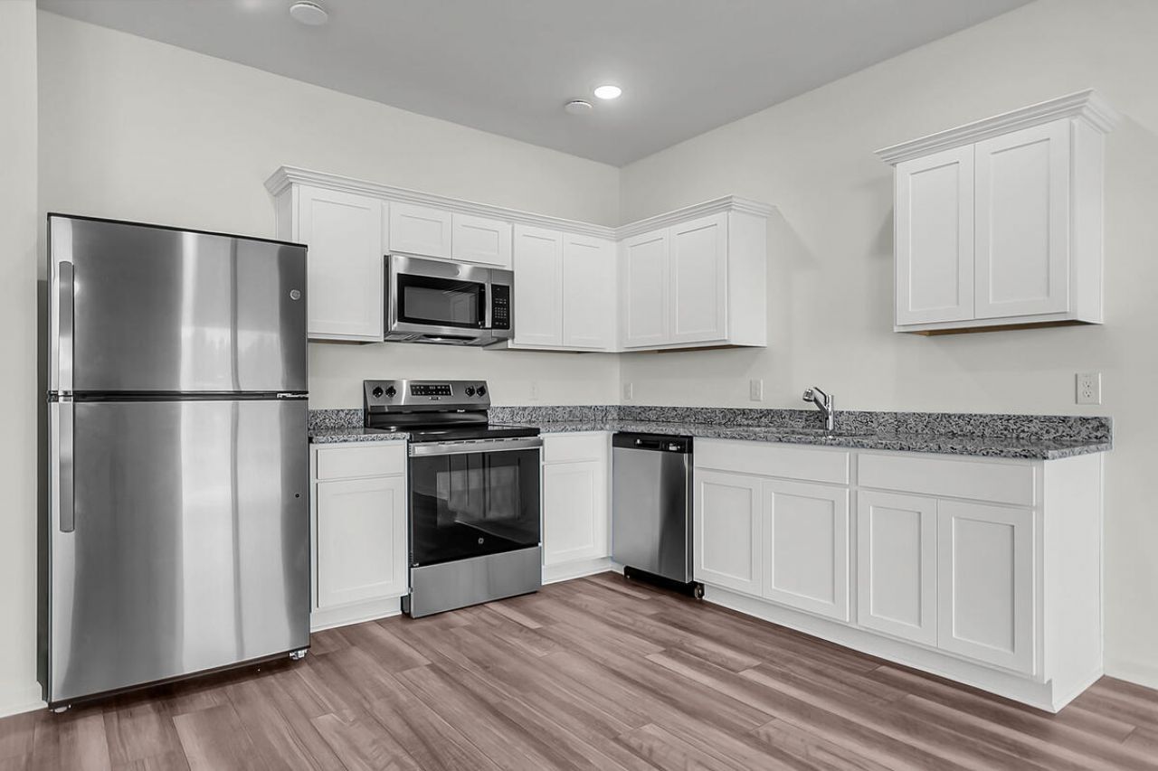 409 Colchester Court Photo 11