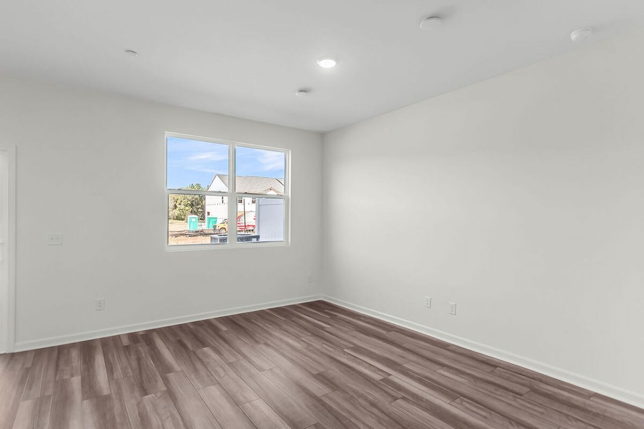 409 Colchester Court Photo 15