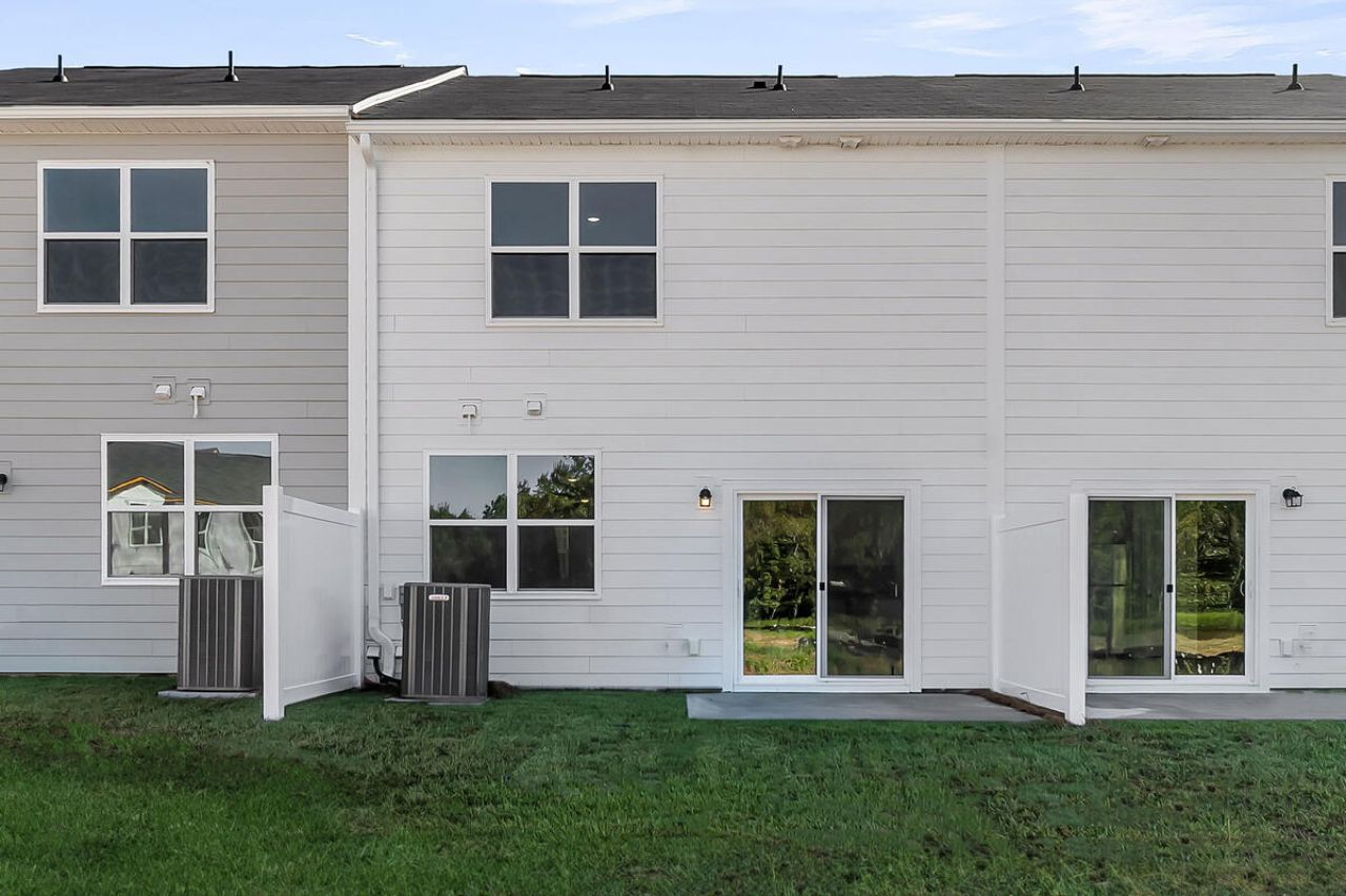 409 Colchester Court Photo 4