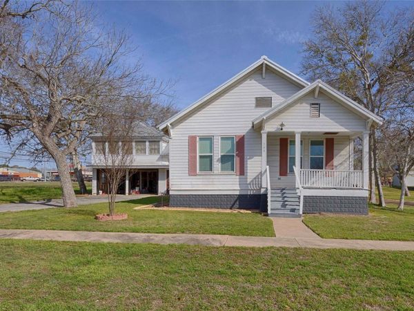 309 Anderson ST, Schulenburg, TX 78956