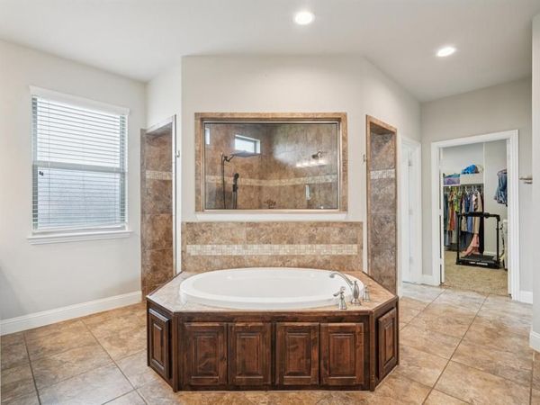 453 Lake Park Drive, Midlothian, TX 76065