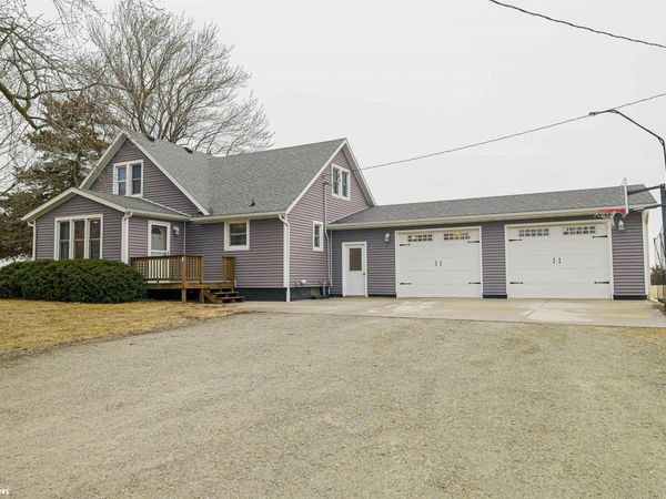 1974 Oasis Avenue, Mount Union, IA 52644