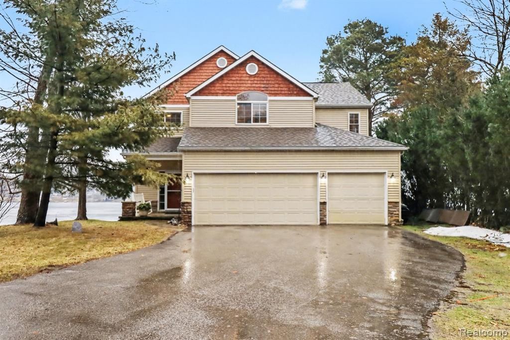 4372 Lamson Drive, Waterford Township, MI 48329 Main Photo