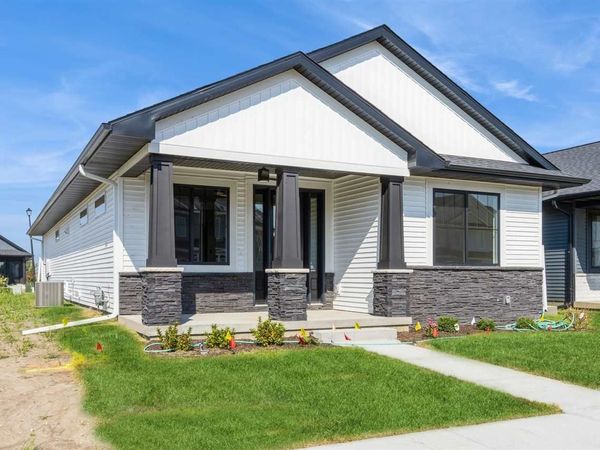 770 Clover Hill Dr, North Liberty, IA 52317